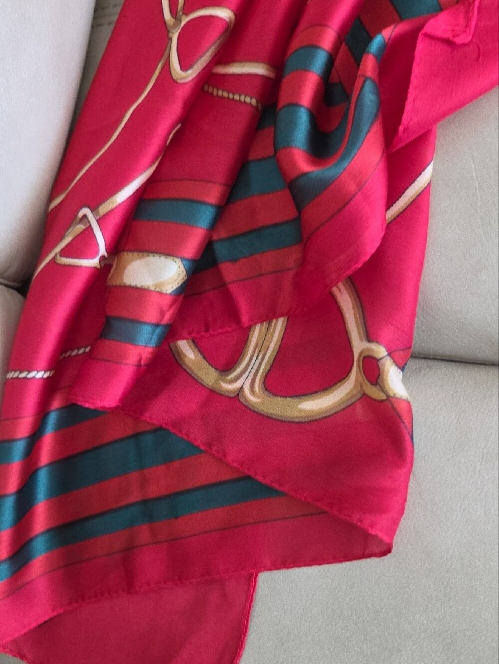 Red Patterned 100% Silk Scarf with Gold Chain Motif 72 X 36 Inches - Picture 4 of 5